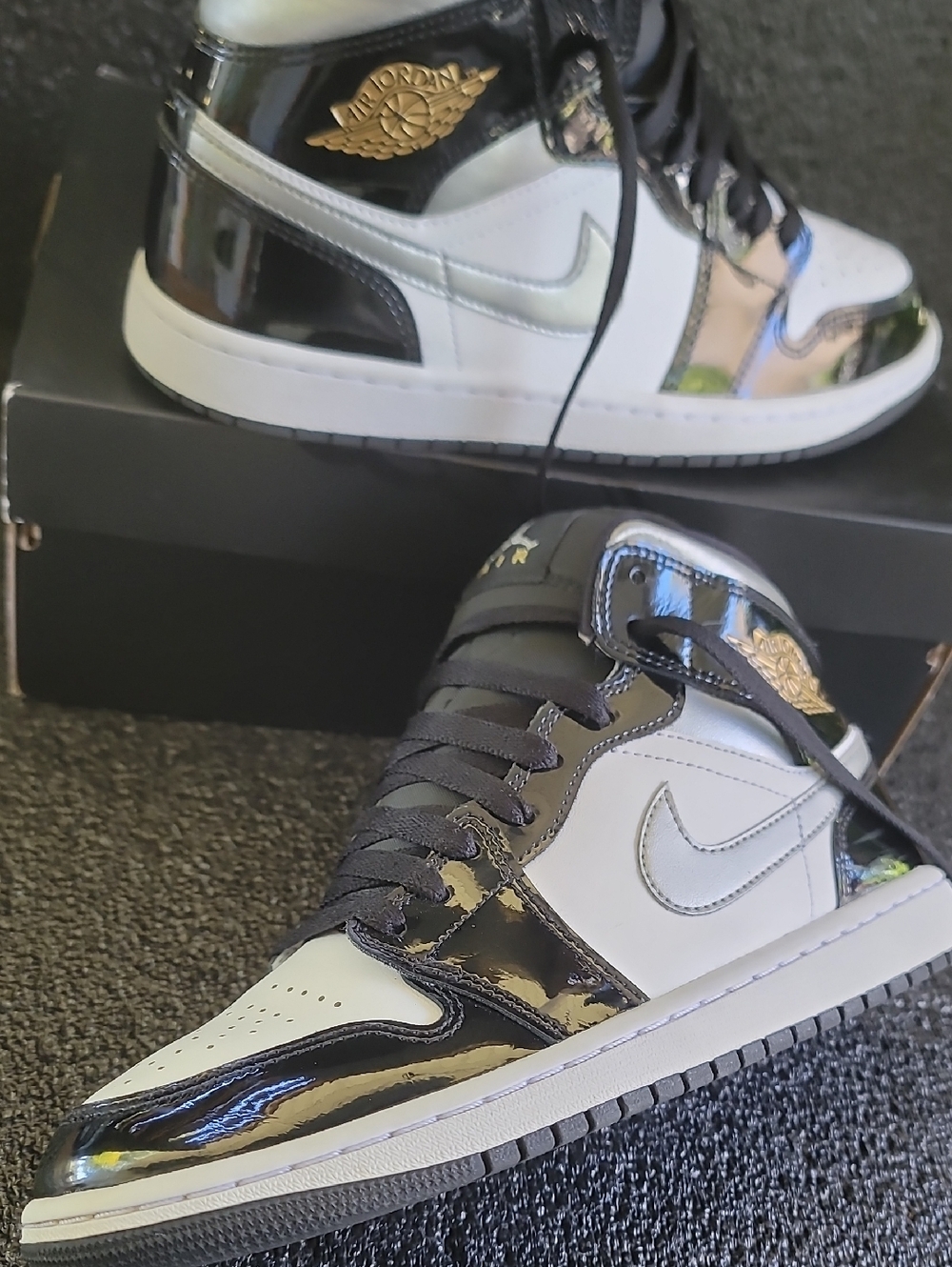 Nike Air Jordan 1 Mid SE "Metallic Silver/Metallic Gold" Patent Leather Wmns 9.5 - Picture 16 of 16